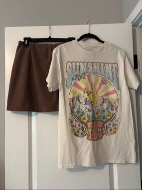 $12-Two for one – Corduroy Mini Skirt in Warm Brown Halara L, Tshirt M Goodie